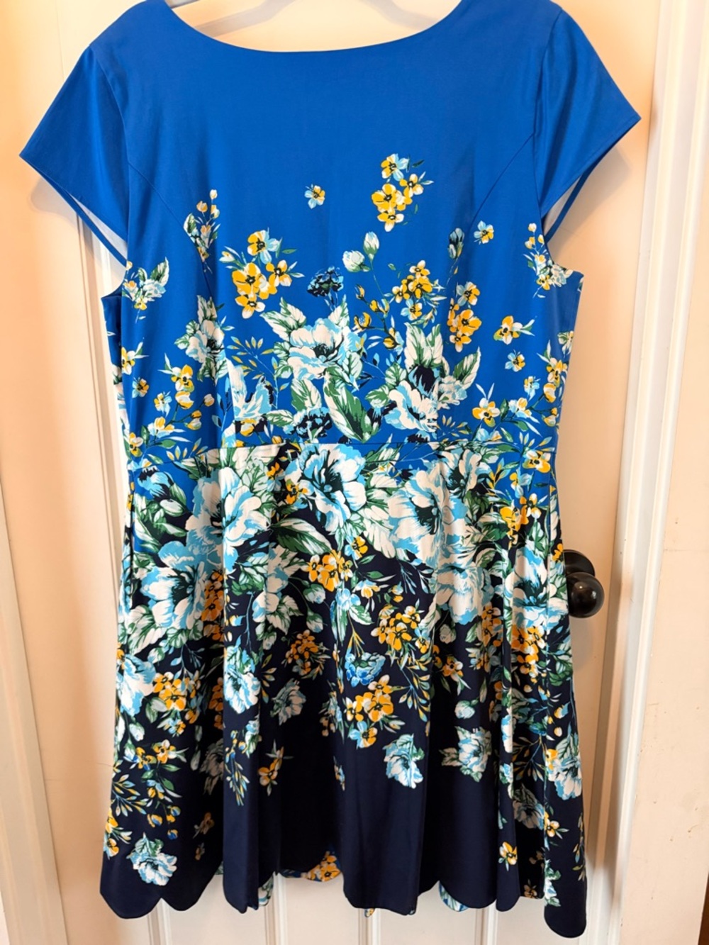 Isaac Mizrahi Bright Blue V-Neck Top - Picture 4 of 4